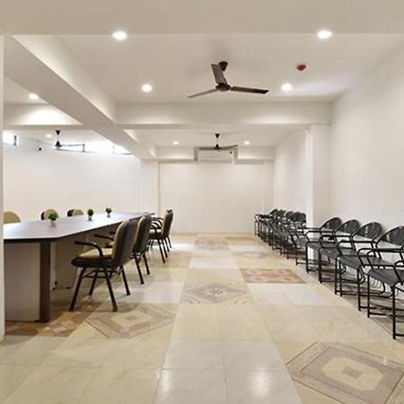 Fabhotel Siddharth Corporate - Vavol, Гандинагар Экстерьер фото
