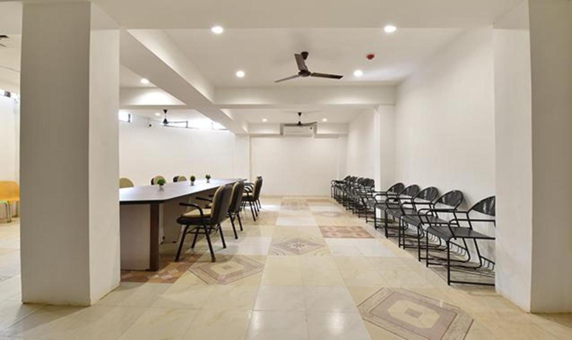 Fabhotel Siddharth Corporate - Vavol, Гандинагар Экстерьер фото