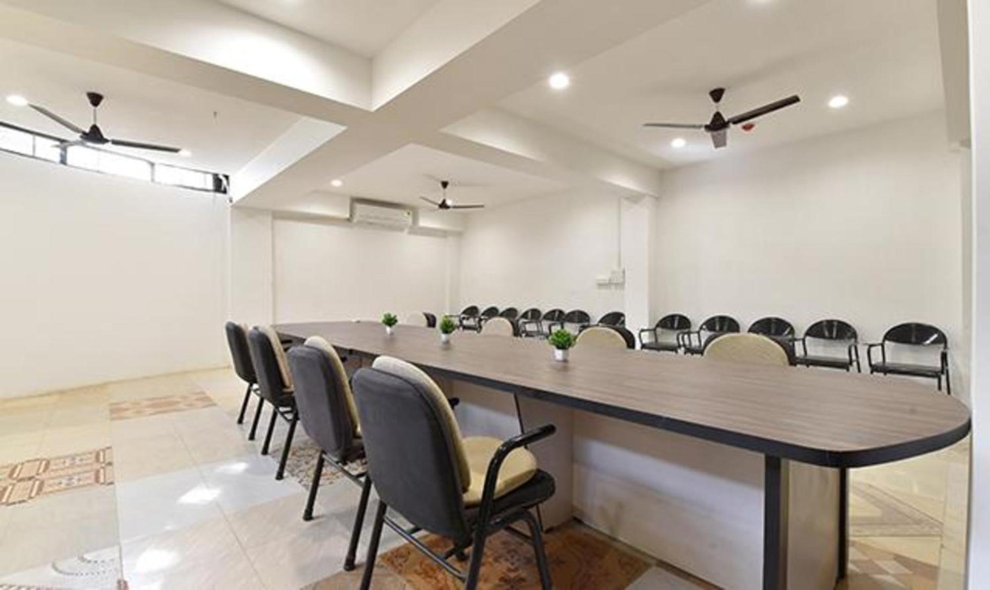 Fabhotel Siddharth Corporate - Vavol, Гандинагар Экстерьер фото