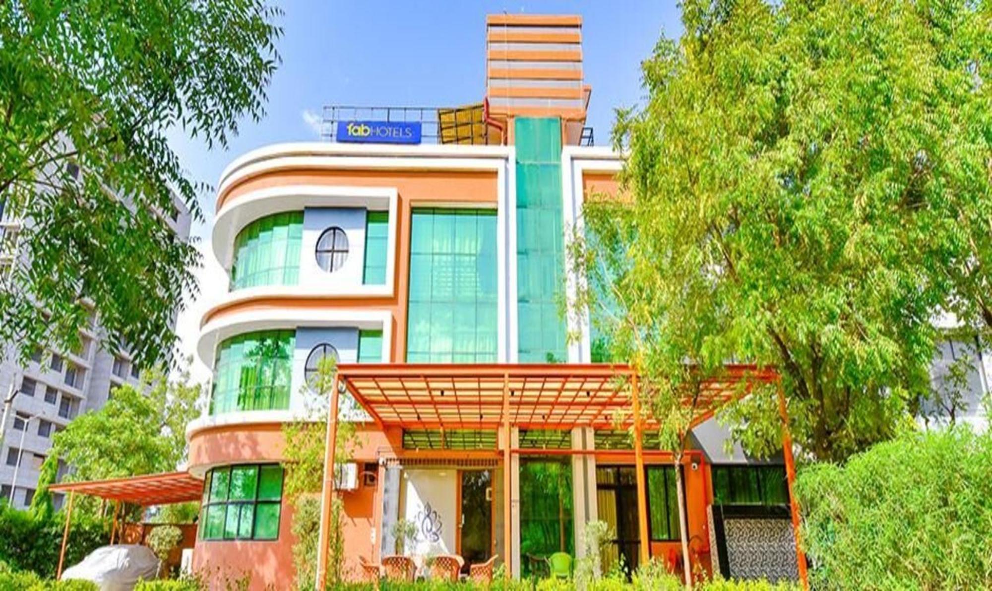 Fabhotel Siddharth Corporate - Vavol, Гандинагар Экстерьер фото